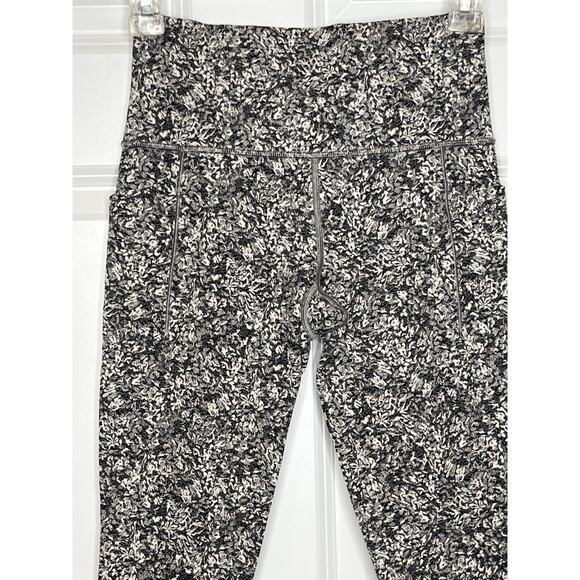 Athleta XS Salutation Stash Pocket II 7/8 Black White Floral Print Leggings - Picture 4 of 9